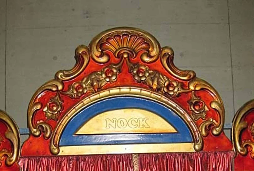 Zirkusfassade / Zirkuseingang