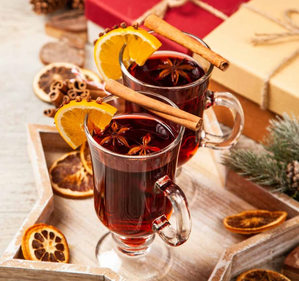 Glühwein und Punsch aus dem Holzchalet
