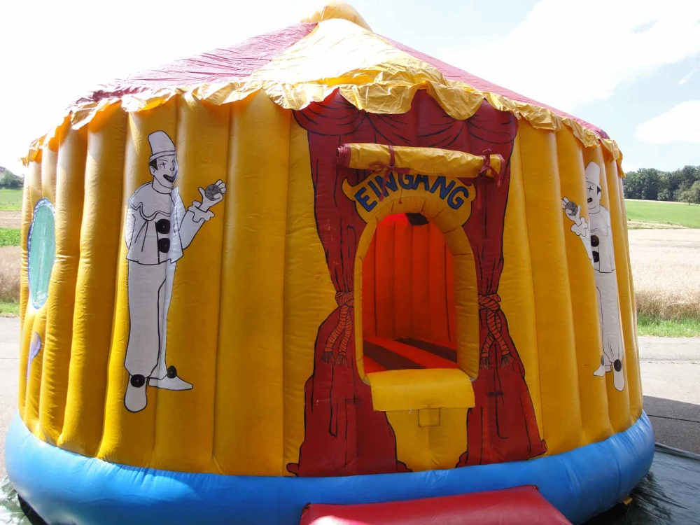 Hüpfburg Zirkus