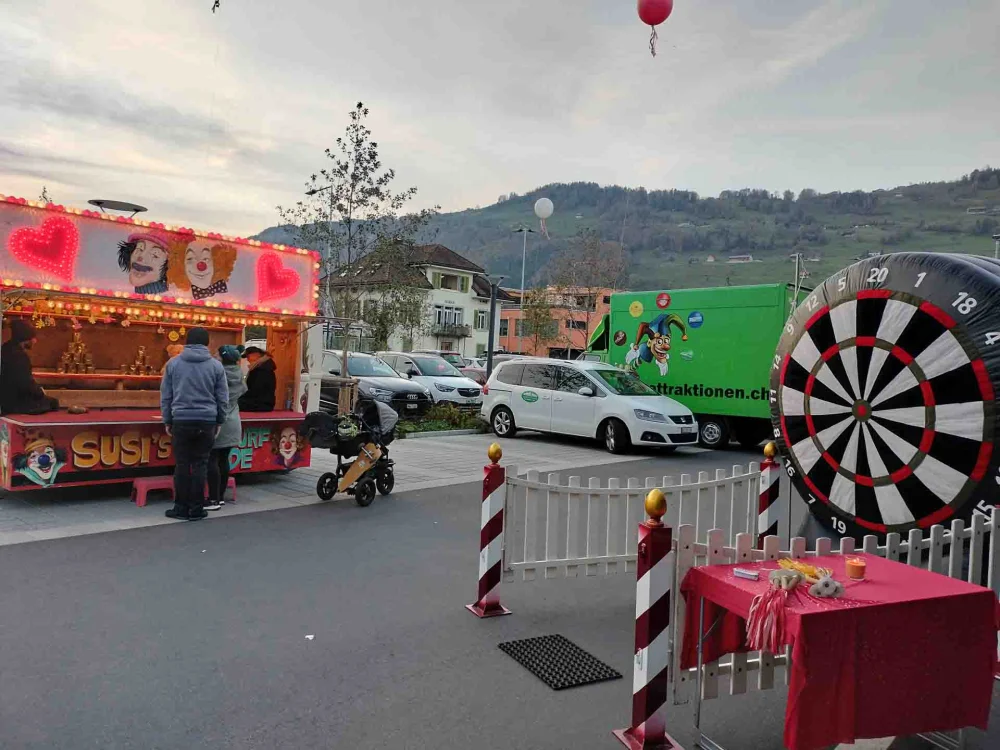 Büchsenwerfwagen "Susi's Ballwurf Bude"